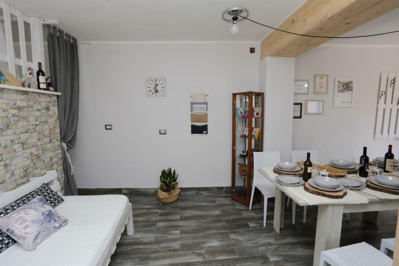 Casa Del Cicloturista Leilighet Santadi Eksteriør bilde